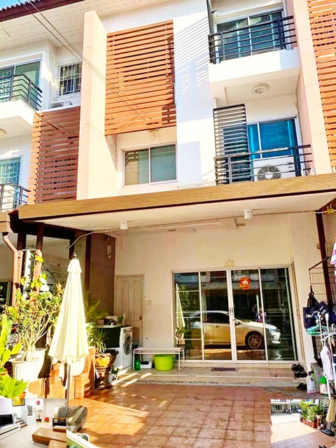 ให้เช่าทาวน์เฮาส์ 3 ชั้น 22ตรว. MRT อ่อนนุช 15-19 คลองกลันตัน พัฒนาการ 150ตรม. เฟอร์ครบ ทางด่วน 3นอน 3น้ำ 1จอดรถ 5แอร์ ธัญญะ พาร์ค 