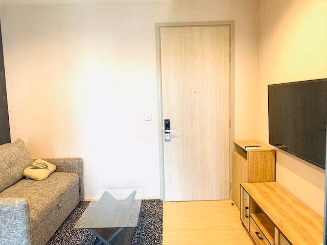 Whizdom Connect, nice, private, peaceful, 25th floor, BTS Punnawithi.***Service for selling/renting houses, condos and giving advice. If interested, contact at any time***Interested in additional details or pictures or making an appointment to see the room?You can contact Ekachai (Aui).T. 089-799-5598Line ID: @auiauiaui001 (add @ in front) (Agent Post)-------------------------------------------------- ------------Room type: 1 bedroom, 1 bathroomSize 30 sq m., 25th floorNew, clean room, beautifully decorated, ready to move in.details-------------------------------------------------- ------------Selling price: 4.8 million baht-------------------------------------------------- ------------*Facilities worth using-  swimming pool– Fitness– Sky Lounge- library– Garden-------------------------------------------------- ------------*Nearby important places (Based on information from Google Map)1. Big C2. Tesco Lotus3. BTS Punnawithi4. True Digital Park-------------------------------------