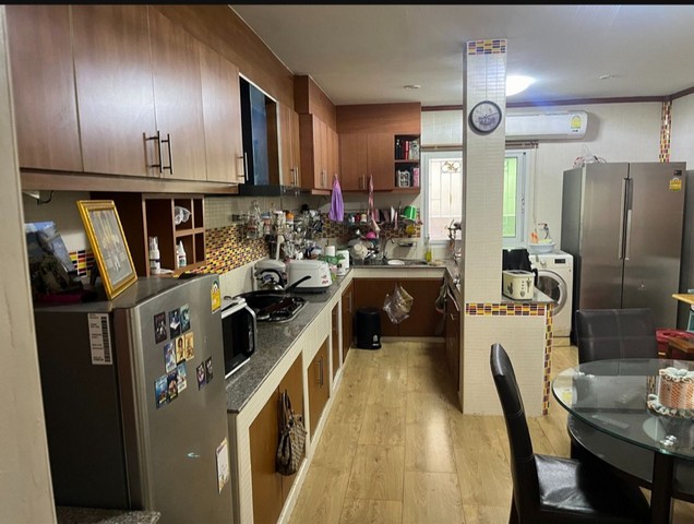 ขายบ้านเดี่ยว ติดกับสถานีไทรม้า รถไฟฟ้าสายสีม่วง ถนนรัตนาธิเบศร์ เดินทางสะดวก เจ้าของขายเอง เดินทางง่าย ใกล้สิ่งอำนวยความสะดวกครบครัน