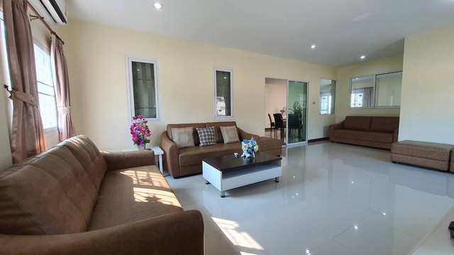 บ้านเดี่ยวหลังใหญ่ T.W. Garden Hill  (ทีดับบิ้ว การ์เด้น ฮิลล์) 128 ตรว. ตรงข้ามอัยการพัทยา นาจอมเทียน  ห้วยใหญ่ พร้อมเฟอร์นิเจอร์