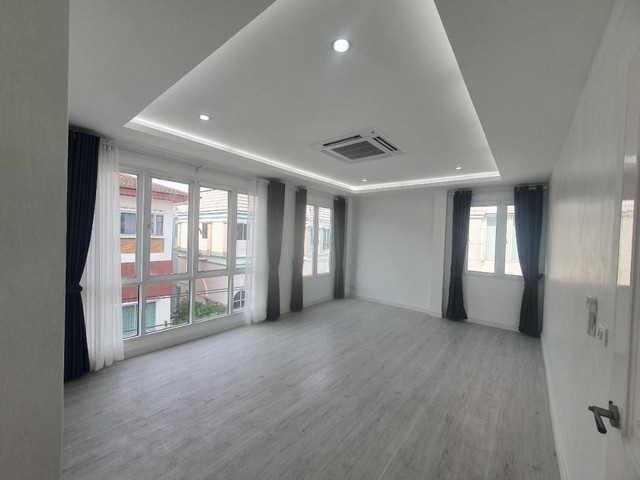 POR4033 ขาย ให้เช่า   เดอะพาร์ค ลาดพร้าว วังหิน 76 The Park หลังมุม ใกล้รถไฟฟ้า พหลโยธินเพียง 5 นาที ใกล้ ม.เกษตรศาสตร์ ทิศเหนือ