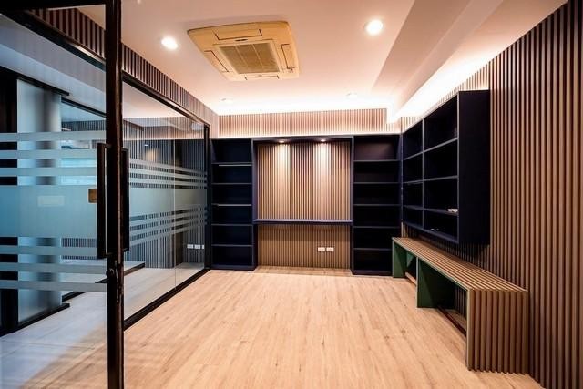 POR4031 ขาย อาคาร สํานักงาน  ซอยพัฒนาการ 31/1 พร้อมลิฟท์ ใกล้ตึก True Tower รีโนเวทใหม่พร้อมเข้าอยู่ เข้าซอยไม่ลึก เดินทางสะดวก ปลอดภัย