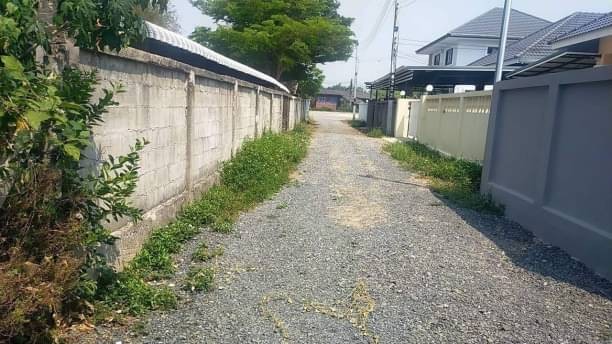 ขาย 1.8 ล้าน ที่ดินเปล่าในชุมชน พื้นที่ 1 ไร่  โซนสารภี แบ่งขายงานล่ะ 550,000 บาท เหมาะสร้างที่อยู่อาศัย