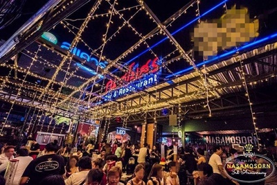   สนใจติดต่อ 086-3822-661เปิดขายหุ้น ร้านเหล้า-นั่งชิว  #มีห้องคาราโอเกะ  #บนถนนศรีนครินทร์ มีที่จอดรถ ร้านเปิดมา 10 ปี ขอคนที่ใจรักดื่ม และอยากทำหรือบริหาร ร้านเหล้าของตัวเอง ร้านด้านหลังมีห้องคาราโอเกะ อีก 2 ห้อง#เปิดขายหุ้น connection จำนวน 3 หุ้น เริ่มต้นหุ้นละ 10% = 600,000 /1 หุ้น#หรืออยากลุยทำเอง บริหารเอง ปล่อยเช่า ไม่มีค่าเซ้ง เปิดต่อได้เลย พนักงานพร้อม อุปกรณ์พร้อม มาคุย