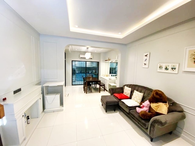 ให้เช่าทาวน์โฮม 3 ชั้น MRT เสรีไทย นิด้า  กลางเมือง 22ตรว. 155ตรม. ลาดพร้าว  เฟอร์ครบ 3นอน 3น้ำ 2จอดรถ 4แอร์