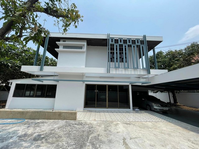 EPL-HR3271 บ้านเดี่ยว 2 ชั้น ถนนรัชดาซอย 19 หรือวิภาวดีซอย 16 พื้นที่ใช้สอย 300 ตารางเมต 200 ตารางวา 5ห้องนอน 3ห้องน้ำ