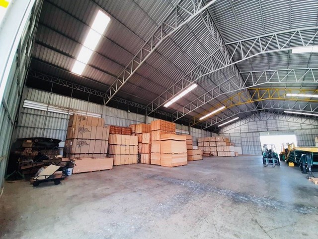 ขายโกดังพร้อมออฟฟิศเนื้อที่เกือบ 5 ไร่ 1000 ตรม. เส้น 340 ไทรน้อย นนทบุรี รถเทรลเลอร์ เข้า-ออกสะดวก ใกล้โรงงานไฮเนเก็น