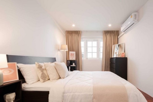 ให้เช่าบ้านเดี่ยว 2 ชั้นหลังใหญ่ 200 ตรว. 5 ห้องนอน รัชดา 19 (วิภาวดี 16) ใกล้ MRT รัชดา 900 เมตร ที่จอดรถมากกว่า 10 คัน