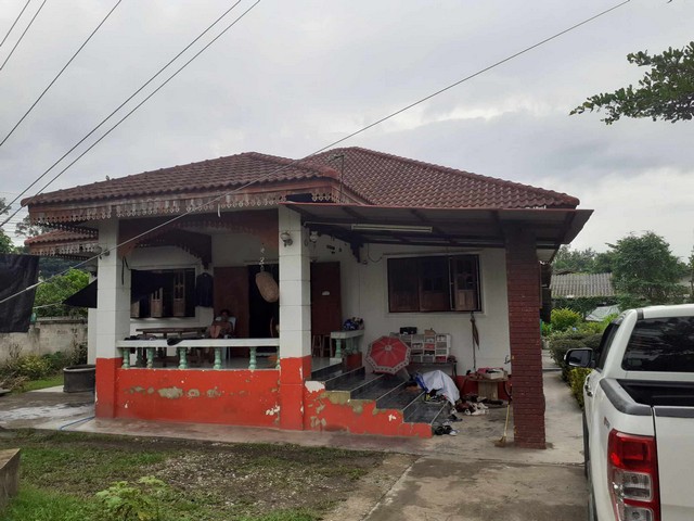 ขายบ้านที่ดิน 3งาน97ตรว. 4นอน3น้ำ 6.35ลบ. ได้ค่าเช่าปีละ 120,000บ. ถ.ต้นยาง ต.สารภี อ.สารภี เชียงใหม่ขายบ้านพร้อมที่ดิน เนื้อที่ 3 งาน 97 ตรว.พิกัด : ต.สารภี อ.สารภี จ.เชียงใหม่ราคา 6,352,000 ค่าโอนคนละครึ่ง4 ห้องนอน 3 ห้องน้ำ 1 ห้องโถงใหญ่ 1 ห้องครัวใหญ่ มีเสาสัญญาณของดีเทคมาเช่า ปีละ 120,000บาท 3 ปีต่อสัญญา 1 ครั้ง สามารถขอขึ้นค่าเช่าได้ทุก 3 ปีบริเวณบ้านกว้างขวาง สามารถต่อเติมบ้าน หรือปลู