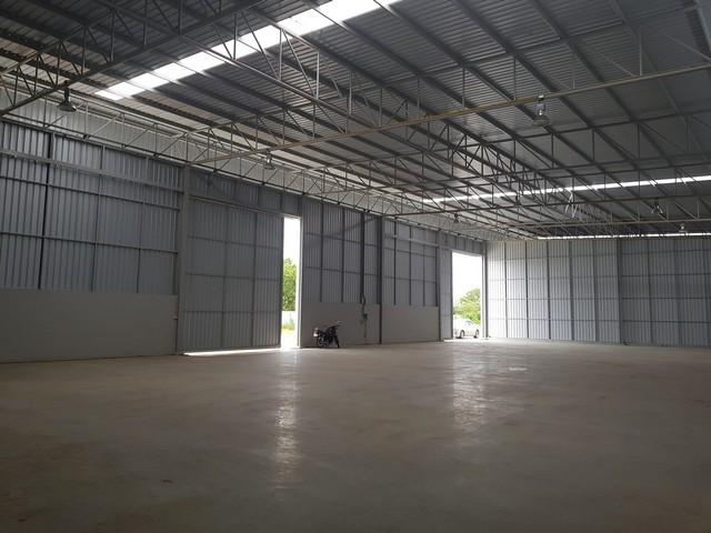 ให้เช่าโกดัง ซอยพัฒนาชนบท 3 ลาดกระบัง พื้นที่ใช้สอย 2,000 ตรม.แบ่งเช่าได้ รับน้ำหนัก 2 ตันต่อตรม. ใกล้มอเตอร์เวย์