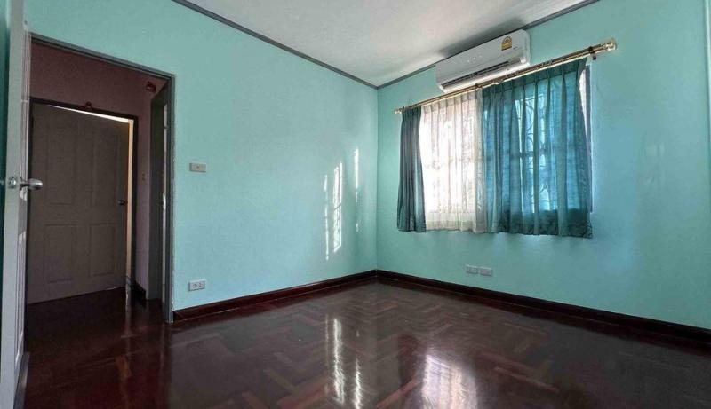 ให้เช่าบ้านเดี่ยว 2 ชั้น โครงการมัณฑนา - พระยาสุเรนทร์ 26 พื้นที่ใช้สอย 180 ตารางเมตร 3 ห้องนอน 3 ห้องน้ำ พื้นที่ 63 ตารางวา