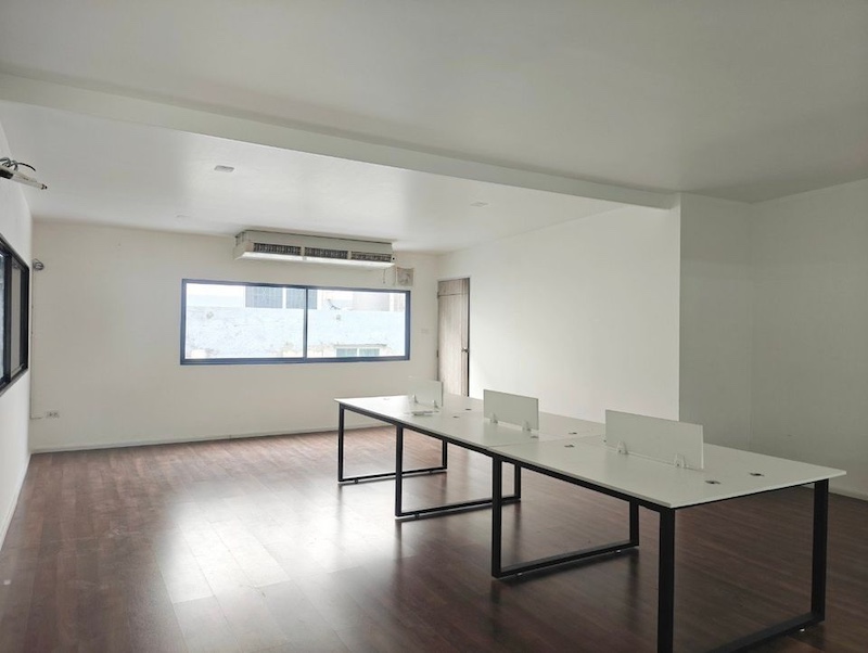 BST628 โกดังให้เช่าด่วน!!ว่างเพียง 1 ยูนิตสุดท้าย ใจกลางเมือง พัฒนาการ 44