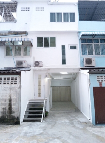 ให้เช่าทาวน์โฮม3 ชั้น  ซอยเจริญนคร 40 คลองสานใกล้ BTS วงเวียนใหญ่