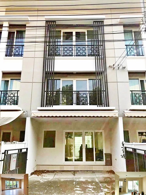 วิวสวน หน้าบ้านทิศเหนือ พระราม 9 APL หัวหมาก ให้เช่าโฮมออฟฟิศ 3 ชั้น 18ตรว. 150ตรม. 3นอน 3น้ำ 1จอดรถ 3แอร์ ธัญญะ ช็อปปิ้ง พาร์ค เดินทางสะดวก