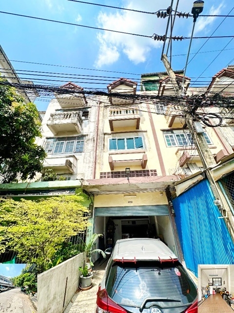 ให้เช่าอาคารพาณิชย์3 ชั้นครึ่ง 18ตรว. ตลาดโกสุม วิภาวดีรังสิต 75ตรม. รักสัตว์ ทำเลดีสุดๆ 2นอน 3น้ำ 1จอดรถ 1แอร์ เฟอร์บางส่วน แฮปปี้ อเวนิว