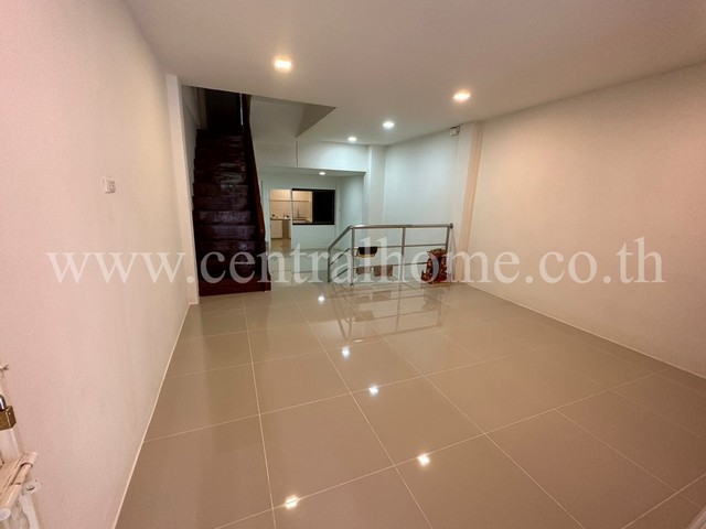 ทาวน์เฮ้าส์ ซอย เรวดี 33 รีโนเวทแล้ว ราคาถูก ใกล้ตลาดในซอยเรวดี