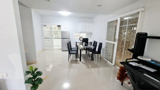 ให้เช่าทาวน์โฮม 2 ชั้น เดอะวิลเลจ บางนา ก.ม.10 ซอยมหาชัย เข้าออกหลายเส้นทาง ใกล้เมกะบางนา เฟอร์ครบพร้อมอยู่