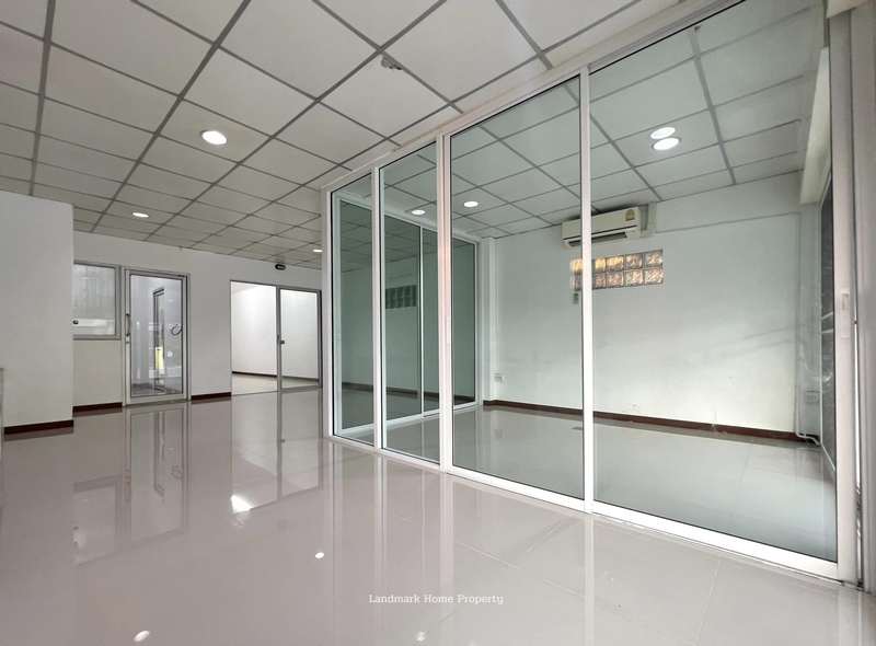 LM24-0086 ขายทาวน์เฮ้าส์ 2 ชั้น สภาพดี มีแอร์ทุกห้อง มบ.พฤกษา 64-1 รังสิต คลอง3 ขนาด 25.1 ตรว ทำเลดี อยู่ถนนเมน ต้นโครงการ