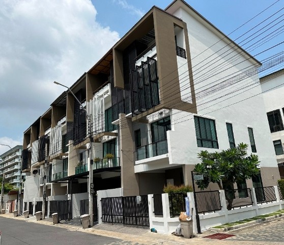  ให้เช่าทาวน์โฮม 3 ชั้น หมู่บ้าน Bless town สุขุมวิท 50  ใกล้ BTS อ่อนนุช