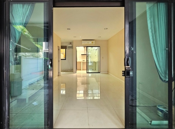 ขายทาวน์โฮม 3 ชั้น บ้านกลางเมือง รัตนาธิเบศร์ นนทบุรี