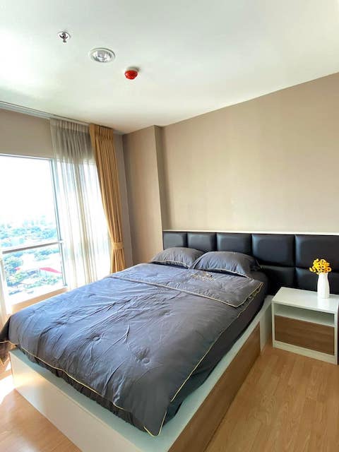 Aspire Rama 4, clean, convenient, livable, 19th floor, BTS Ekkamai.***Service for selling/renting houses, condos and giving advice. If interested, contact at any time***Interested in additional details or pictures or making an appointment to see the room?Contact Ekachai (Aui)T. 089-799-5598Line ID : @auiauiaui001 (add @ in front as well)-------------------------------------------------- ------------Room type: 1 bedroom, 1 bathroomSize 28 sq m., 19th floor, Building AClean room, beautifully decorated, ready to move in.details-------------------------------------------------- ------------Rental price: 13,500 baht per month-------------------------------------------------- ------------*Facilities worth using– Swimming pool, fitness– Security guard, project CCTV, Key Card door– Laundry shop, ironing shop, garden– Others (basketball court)-------------------------------------------------- ------------*Nearby important places (Based on information from Google Map)1. Kluai Nam Thai in