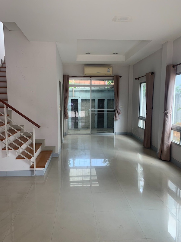 BH2780 ให้เช่าทาวน์เฮ้าส์ 3 ชั้น บ้านกลางกรุง เดอะ รอยัล เวียนนา รัชวิภา 3ห้องนอน 3ห้องน้ำ 20ตรว. เหมาะกับอยู่อาศัย งดรับจดบริษัท