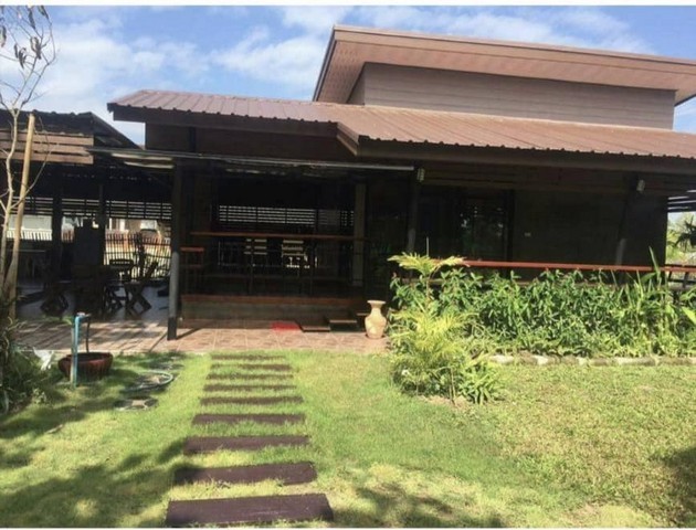 ขายที่ดิน 4ไร่ 60ตรว. 3.5ล้านบาท บ้านสวน 1นอน2น้ำ โกดัง บ่อปลาต.หนองหนาม อ.เมือง จ.ลำพูนขายบ้านสวน เนื้อที่ 4 ไร่ 60 ตรว. ต.บ้านแป้น อ.เมือง จ.ลำพูนราคา 3.5 ล้านบาท (3,500,000 บาท) โอนคนละครึ่ง1 ห้องนอน1 ห้องแต่งตัว2 ห้องน้ำ 2 ห้องครัวใหญ่  โรงจอดรถ 2 คัน 1โกดังเก็บของ มีกล้องวงจรปิด​มีระบบรถน้ำสวนอัตโนมัติ​ผ่านแอฟและไวไฟ มีบ่อปลา สวนมะม่วงผสมผลไม้อื่นๆ - แอร์​- เครื่องทำน้ำอุ่น​- ตู้