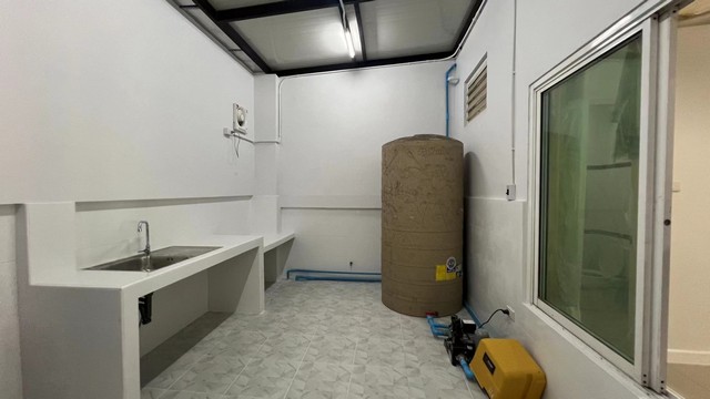 ให้เช่าทาวน์โฮม 4 ชั้น พร้อมดาดฟ้า ม.แกรนด์ เดอ วิลล์ ศรีนครินทร์ พร้อมอยู่