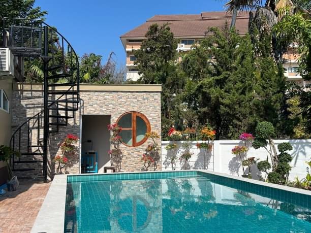 ขาย/ให้เช่า พูลวิลล่า 2 ชั้น รีโนเวทใหม่ 98 ตรว. 5 นอน 4 น้ำ อำเภอเมือง บ้านหลังใหญ่ ใจกลางเมือง ตกแต่งสวย เดินทางสะดวกสบาย