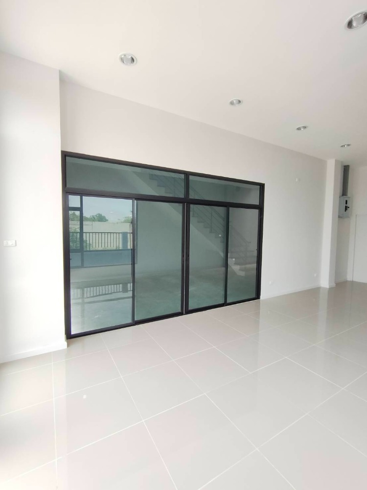 ให้เช่าโฮมออฟฟิศ450 ตร.มพร้อมโกดังสร้างใหม่ย่านบางใหญ่ นนทบุรี ซอยกัตนา ไฟฟ้า3เฟส30แอมป์ราคาเช่า 42,000 บาท / เดือน ( สัญญาขั้นต่ำ 1 ปี ประกัน 2 เดือน ล่วงหน้า 1 เดือน )ที่ตั้ง ถนนบางใหญ่-บางคูลัด ซอยกันตนา ตำบล บางม่วง อำเภอบางใหญ่ นนทบุรี 11140ติดต่อ : คุณภัสพงณ์ 063-409-8164Line : deedaa23เนื้อที่ 90 ตารางวา พื้นที่ใช้สอยประมาณ 450 ตารางเมตร จำนวน 3 ชั้น 2ห้องนอน 4 ห้องน้ำ2ห้องทำงาน จอดรถ 3 คัน- พื้�