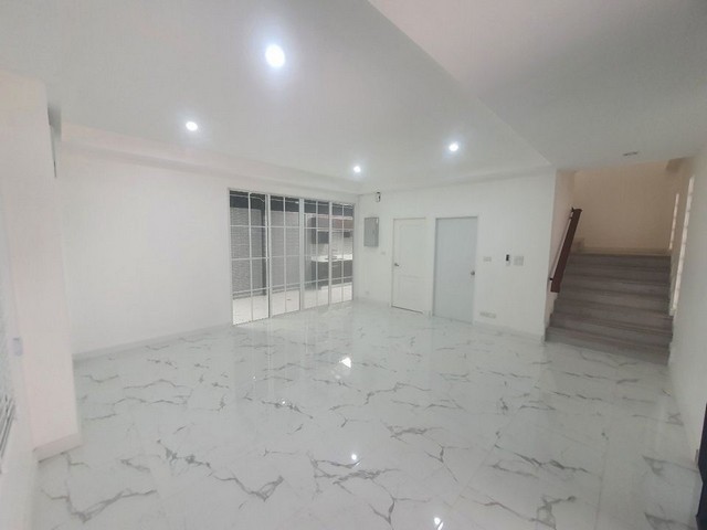 ขายโฮมออฟฟิต3.5ชั้นหลังมุม 34 ตร.ว. ย่านลาดพร้าววังหิน โชคชัย4ใกล้MRTโชคชัย BTSเสนานิคม