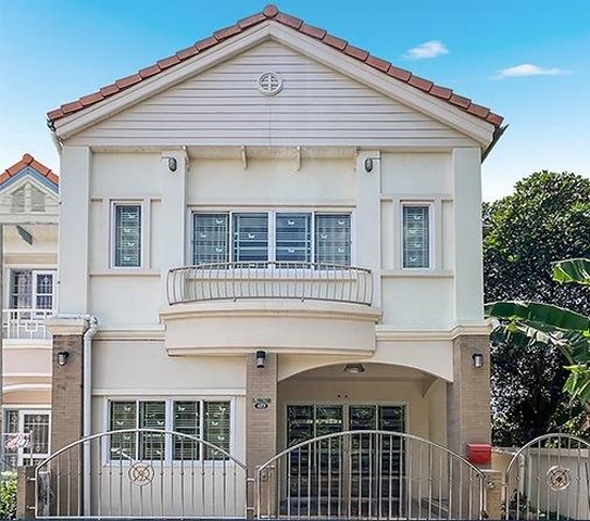 ขาย - ทาวน์เฮ้าส์มือสองนนทบุรี โครงการ เปี่ยมสุข รัตนาธิเบศร์ หลังมุม เนื้อที่กว้างมากถึง 24.6 ตร.ว. ฟังก์ชัน 3 ห้องนอน 2 ห้องน้ำ บ้านเนื้อที่เยอะ บนทำเลเดินทางสะดวก เชื่อมต่อ ถนนรัตนาธิเบศร์, ถนนนนทบุรี ใกล้ทางด่วน   งามวงศ์วาน   และห่างจากรถไฟฟ้าสายสีม่วง   สถานีสะพานพระนั่งเกล้า   เพียง 5 นาทีรายละเอียด (รหัส: B7364)ราคา:2,990,000 บาทชื่อโครงการ:เปี่ยมสุขประเภทอสังหา:ทาวน์