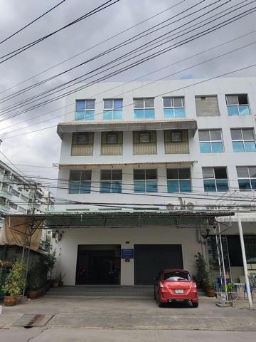 ขายโฮมออฟฟิศ 3 ชั้นครึ่ง 2 ห้อง  ติดถนนใหญ่ แฮปปี้แลนด์สาย1 เนื้อที่ 50.6 ตรว. ทำเลดีมาก ใกล้เดอะมอลล์บางกะปิ ใกล้รถไฟฟ้าสายสีเหลือง