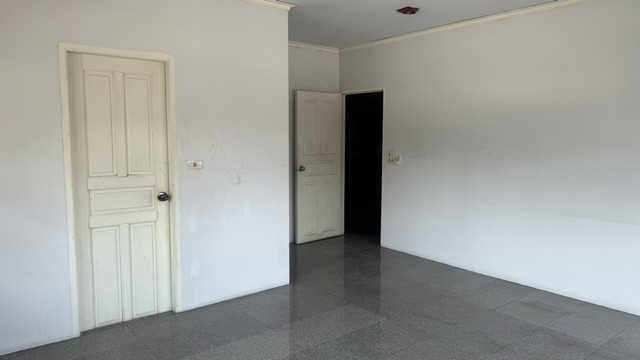 บ้านเดี่ยวหลังใหญ่ ลดาวัลย์ ปิ่นเกล้า - บรมราชชนนี บ้านเดี่ยวสุดหรู ท่ามกลางธรรมชาติ