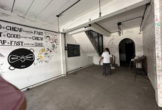 ให้เช่าอาคาร3 ชั้น  หน้าหมู่บ้านอยู่เจริญ ปากซอย รังสิตคลอง2