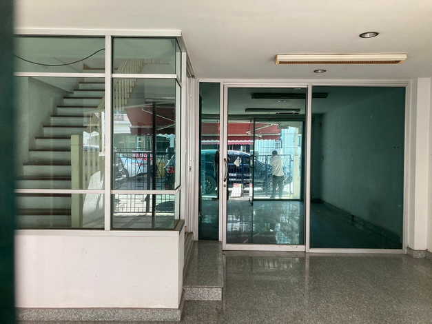 ขายทาวน์เฮ้าส์ 4ชั้น ในหมู่บ้านกลางเมืองพระราม9-ลาดพร้าว  ใกล้แหล่งชุมชน วังทองหลาง กรุงเทพฯ