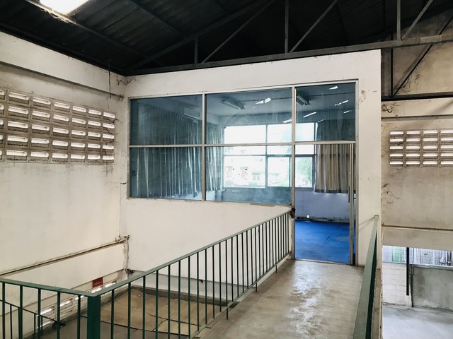 โรงงานให้เช่าโกดังให้เช่าอยู่ถนนรามอินทราเขตมีนบุรีกรุงเทพมหานครมีเนื้อที่ขนาด300ตรว.พื้นที่ใช้สอย1200ตรม.