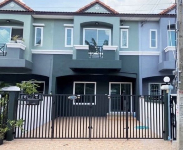 [B984]ให้เช่า 9.9k ทาวน์เฮาส์ 2 ชั้น หมู่บ้าน เคซี รามอินทรา 6 พระยาสุเรนทร์ 45 เขตคลองสามวาทาวน์เฮาส์ 2 ชั้น 24 ตร.วา 3 ห้องนอน 2 ห้องน้ำ 2 ที่จอดรถ ต่อเติมครัวด้านหลัง แทงค์น้ำ+ปั้มน้ำ เหล็กดัดมุ้งลวด9,900.- / เดือน สัญญา 1 ปี  ประกัน 2 เดือน  ล่วงหน้า 1 เดือนTEL: 095-940-6781 LINE: @500lkyco https://lin.ee/r1A21Uzการเดินทาง- ทางด่วนวงแหวนกาญจนาภิเษก- รถไฟฟ้าสีชมพูสถานที่ใกล้เคียง- หน้าหมู่บ้านมี 7-11 และตลาดเช้าเย็น- แฟ�