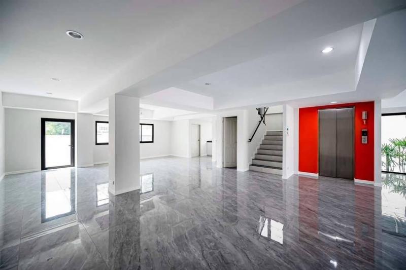 ให้เช่าที่ดิน พร้อมโฮมออฟฟิศ 4 ชั้น  มีลิฟท์ ย่านสวนหลวง พัฒนาการ