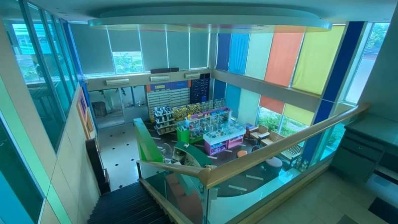 ขายสำนักงาน5ชั้นมีตึกสต็อกสินค้าและห้องพักด้านหลังซอยโพธิ์แก้วเขตบางกะปิ