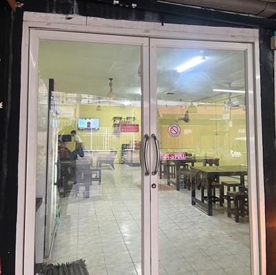 เซ้ง ร้านอาหาร ซอยศรีนครินทร์40 ใกล้ๆโรงเหล้าแสงจันทร์ ร้านห้องแอร์ เพียง 190,000 บ ลงทุนเกือบ 3 แสน