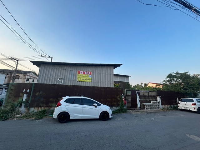 ขายที่ดินแปลงมุมติดถนน 3 ด้าน  เนื้อที่  198 ตารางวา ซอย ลาดพร้าว80 แยก26    ZJ102 