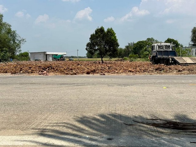  พิกัด  คลอง6 คลองหลวง ใกล้ซอย คลองหกตะวันออก 124 ที่ดินถมแล้ว  ติดถนนหลัก คลอง6 ถนนคอนกรีตเนื้อที่  334 ตารางวาขนาด  หน้ากว้าง  21 เมตร ลึก  70 เมตรถมแล้วสูงเท่าถนน น้ำไฟ พร้อม ติดถนนคอนกรีต กว้าง 10 เมตรรถผ่านตลอด สนใจนัดดูที่ก่อนได้โฉนดพร้อมโอน  โทร/ไลน์  097-2387589  ธนัชพรรับขาย บ้าน ที่ดิน คอนโด