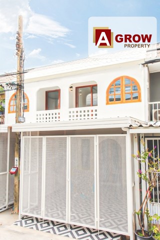 หมู่บ้าน บก.ทหารสูงสุด รามอินทรา46 รีโนเวทใหม่พร้อมอยู่ ที่ตั้ง : ถนน รามอินทรา46 แยก 3 แขวงรามอินทรา เขตคันนายาว กรุงเทพมหานครรหัสทรัพย์ : AGT00420ราคาขาย  2,390,000 บาทรายละเอียด : - ทาวน์เฮ้าส์ 2 ชั้น- เนื้อที่ 16 ตารางวา - 128 กว่าตารางเมตร - 2 ห้องนอน - 2 ห้องน้ำ - 1 ห้องครัว - 1 ห้องโถง - จอดรถในบ้านในร่มสบายๆ ได้ 1คันจุดเด่น : - บ้านรีโนเวทใหม่พร้อมเข้าอยู่ ทำหลังคาหน้าบ้านใหม่ ปูกระเบื้