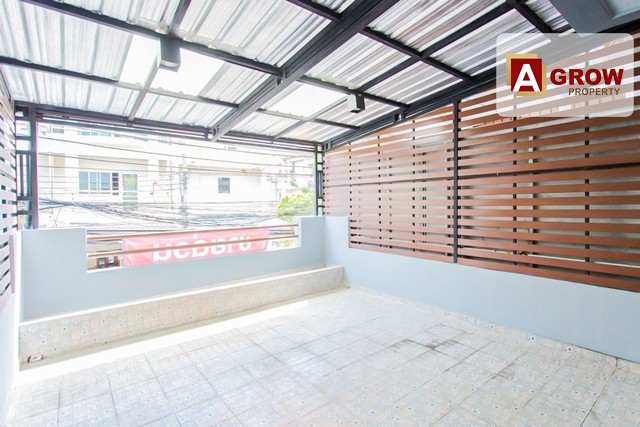 ทาวน์โฮม 4 ชั้น ทาวน์อินทาวน์ แยก 19  การเดินทางสะดวก ทาวน์โฮมรีโนเวทใหม่