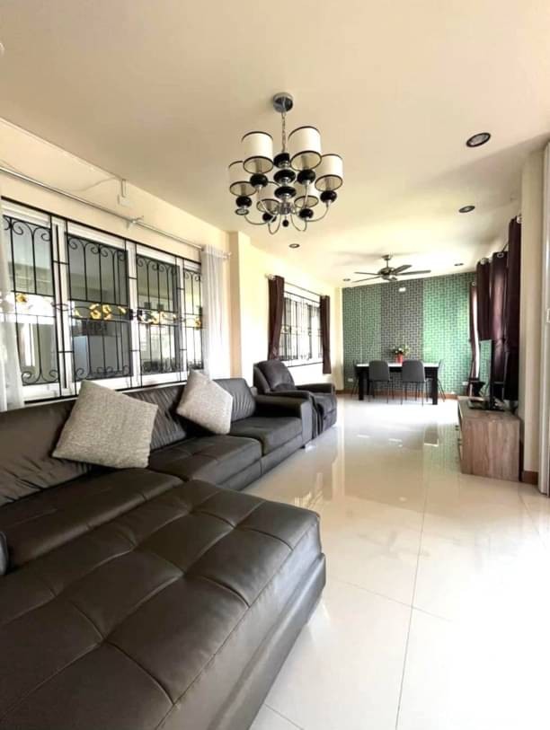 ให้เช่า 15,000 บาท 80 ตรว. บ้านเดี่ยว 2 ชั้น โซนสันกำแพง บ้านเนื้อที่กว้างขวาง ทำเลดี เฟอร์นิเจอร์ครบ เดินทางสะดวกสบาย พร้อมเข้าอยู่ได้เลย