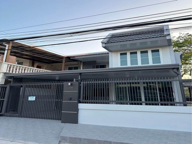 PB4027 ให้เช่าทาวน์โฮม 3 ชั้น ซอยรามคําแหง 117 ติดรถไฟฟ้าใต้ดินสถานีศรีบูรพา 50 ม.เหมาะอยู่อาศัย