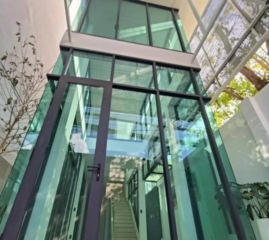 PB4026 ให้เช่าโฮมออฟฟิศ 4ชั้น สภาพใหม่ไม่เคยเข้าอยู่ สไตล์โมเดิร์น โครงการ ซีนเนอรี่ พัฒนาการ - ทองหล่อ ริมถนนใหญ่พัฒนาการ 