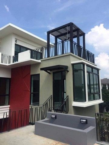 ขายบ้านเดี่ยวหรู Style Modern 3 ชั้น + 1 ชั้นใต้ดิน และดาดฟ้า 101 ตรว. กว่า 1000 ตรม ต.รวมโชค ซอยโชคชัยสี่ 54 พร้อมสระว่ายน้ำส่วนตัว