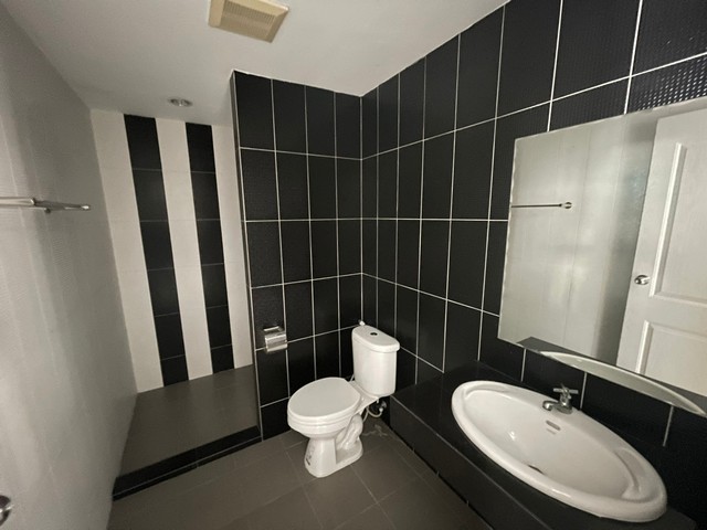 ขายคอนโคโครงการ เดอะเฟิร์ส คอนโดมิเนียม คลองตำหรุ อำเภอเมืองชลบุรี BB 14039